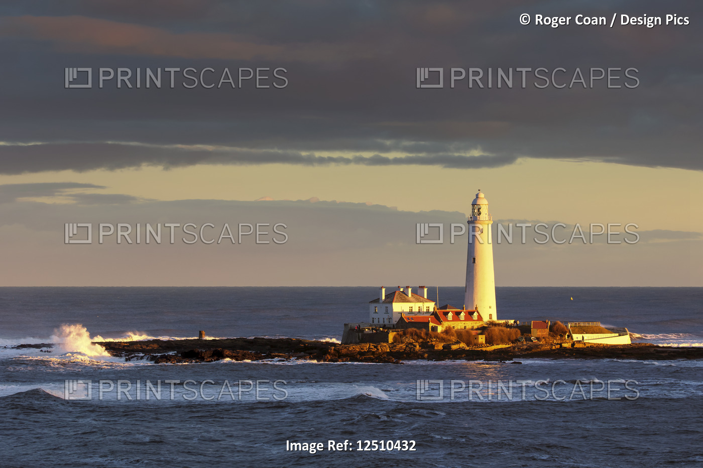 St. Mary's Lighthouse on St. Mary's Island, Whitley Bay Whitley Bay, Tyne and ...