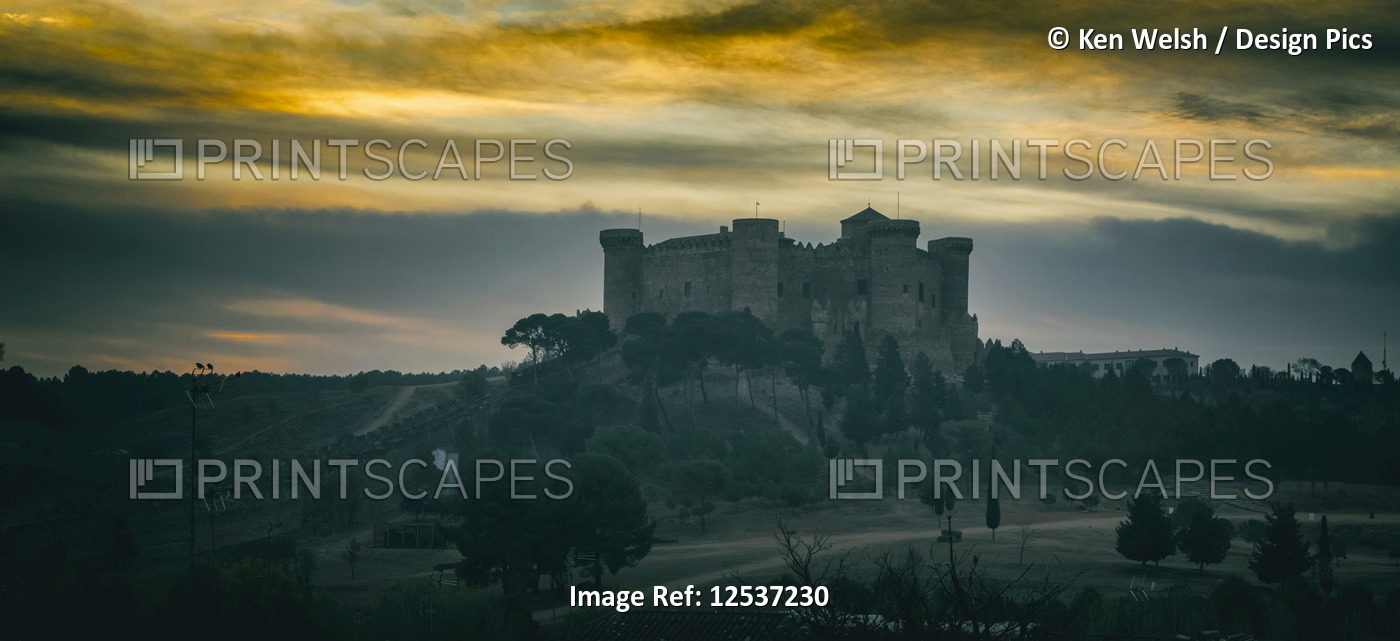 Fifteenth century gothic Mudejar castle at sunrise; Belmonte, Cuenca Province, ...