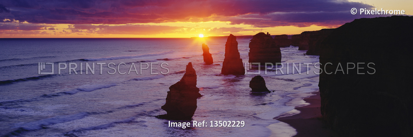 
Twelve Apostles at Sunset
Port Campbell National Park
Victoria, Australia


