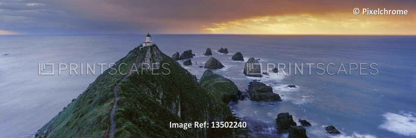 700-00163009
© Jeremy Woodhouse
Lighthouse on Hill at Sunset